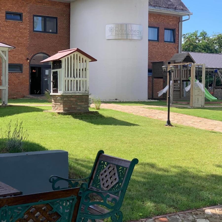Romahegy Rendezvenyhaz Bed & Breakfast Kaposvar Exterior photo